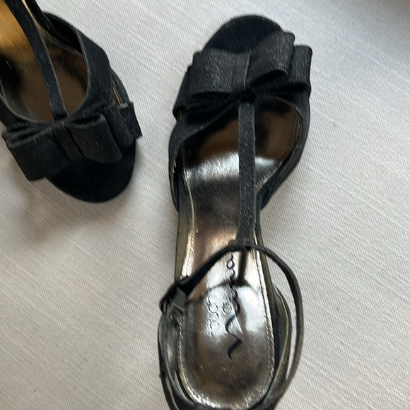 Black Sparkle Heels with Bow by Nina Size 8 - Picture 5 of 5